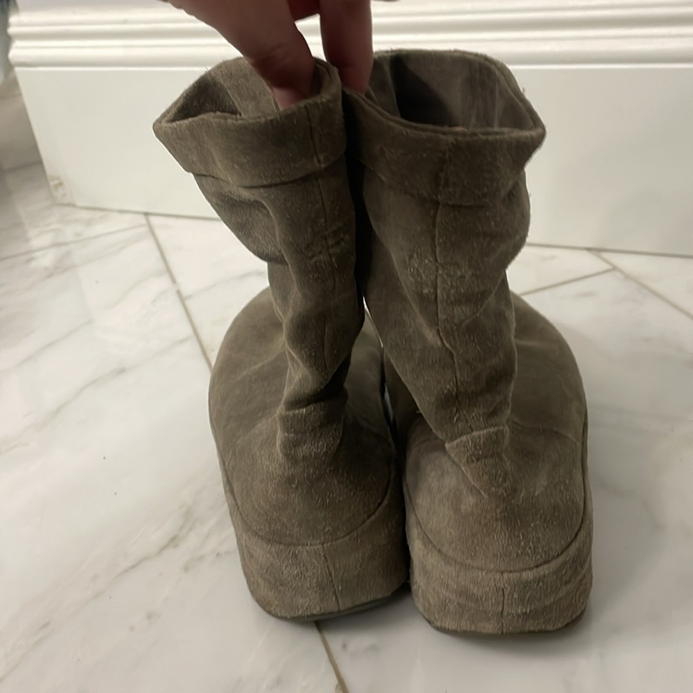 FitFlop, size 9, Crush, taupe suede slouch wedge boot, comfortable warm soft EUC - Picture 7 of 14